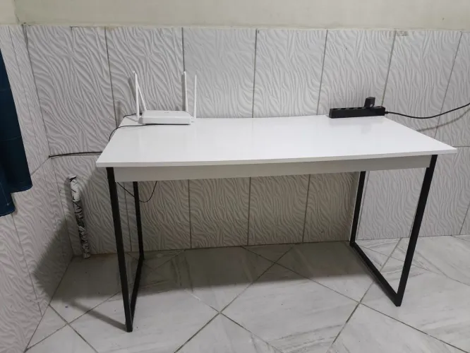 Mesa industrial branca