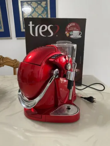 Cafeteira TRES Corações Gesto  cor vermelha, modelo S06HS.