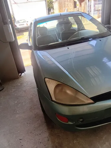 Ford Focus 1.8 16V 5P 2002