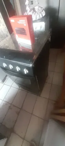 Vendo fogão 4 bocas funciona tudo 150 reais 