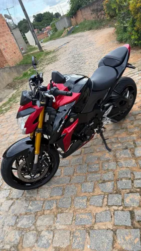 Moto para pessoas exigentes muito bem cuidada 