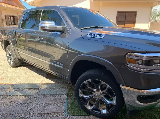 Ram 1500 Limited 5.7 CD 4X4 Aut. 2023
