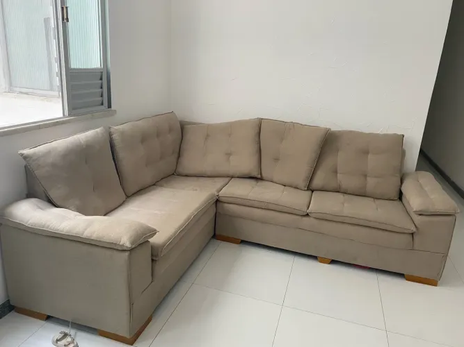 Sofá em L comprado em abril, seminovo excelente