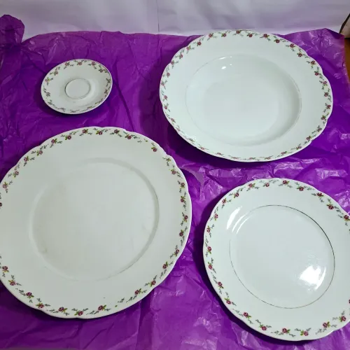 Jogo de Porcelana Real Brasil 4 Peças com Flores Desenhadas