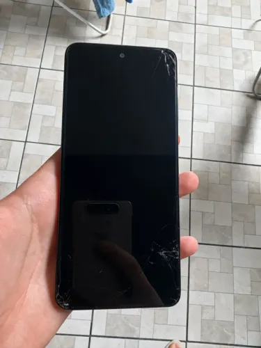 celular moto G62 5g , tela trincada e sem funcionar para a retirada de peças