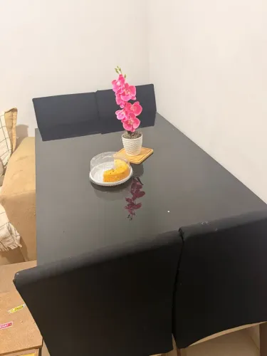 Mesa de jantar tampo de vidro preto