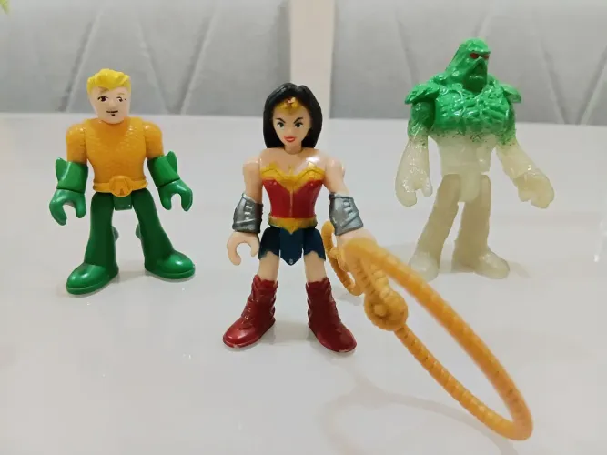 Lote Bonecos imaginext - Aquaman,  mulher maravilha e monstro do pântano 