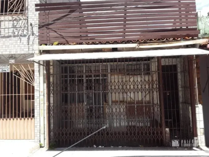 TERRENO COM EDIFICAÇÃO EM SÃO BRÁS