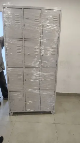 vendo armário de aço 12 portas