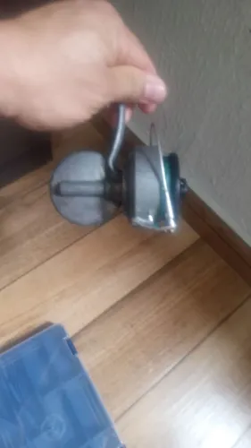 Vendo estojos novos e um molinete usado! Pra vir buscar.