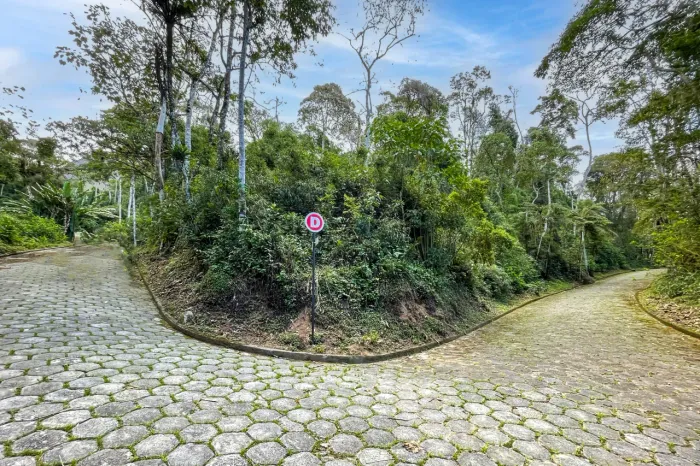 Lote em condomínio no Quebra Frascos, Teresópolis.