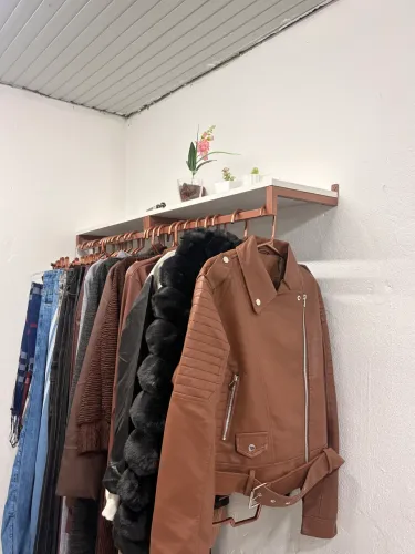 Vendo estrutura para loja de roupas femininas
