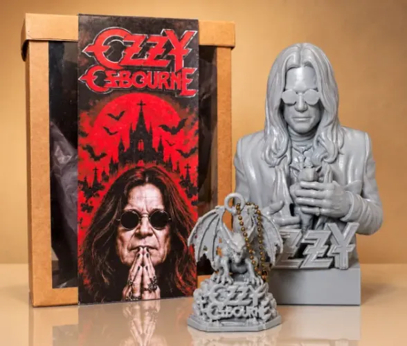 KIT ROCK OZZY OSBOURNE - ESTATUETA 3D + CAMISETA + CHAVEIRO