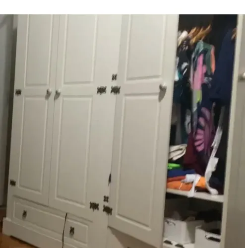 Guarda roupa 4 portas duas gavetas