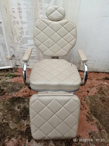 Cadeira de Cabeleireiro Hidráulica Bege com Regulagem pelo Pé