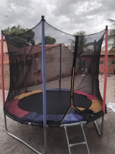 Vende-se um pula pula no valor de 450.00 reais