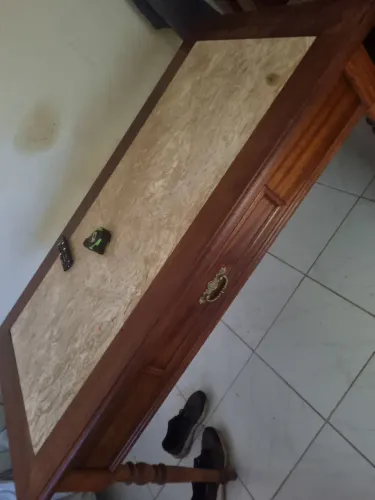 Mesa antiga com mármore 