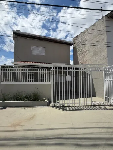 Vende-se sobrado residêncial ou comercial no bairro Jd Primavera em Cuiabá MT