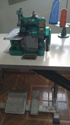 máquina de overloque