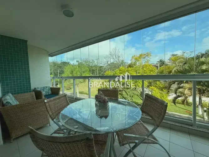 Apartamento semi mobiliado e climatizado em Cacupé com 168 m² privativos