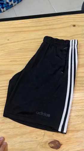 Bermudas Adidas listras - Tamanho P