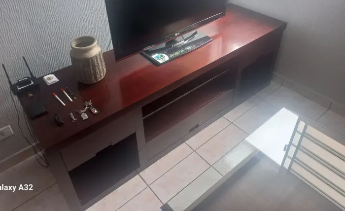 VENDO RACK DE MADEIRA MACIÇA COM +- 120KG E 2.00M DE COMPRIMENTO!