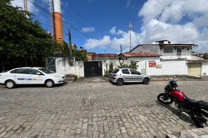 Casa à venda, com 216m2, no bairro do Feitosa (prox. a lojas Americanas)