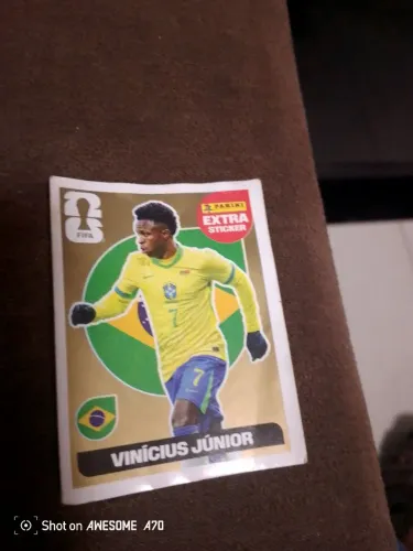 Figurinha Extra Sticker Vinícius JR ouro 