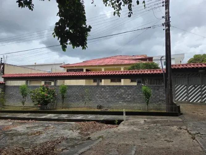 Casa à venda no Japiim com 4 quartos