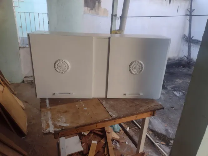 Vendo armário de cozinha de madeira de 1 metro e 20 de largura por 55 cm de altura ok