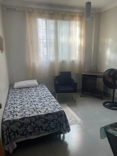 Alugo quarto para estudante 