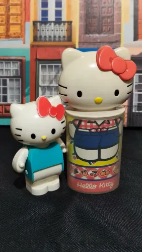 Kit Hello Kitty Colecionável | Boneco de Montar + Porta Treco