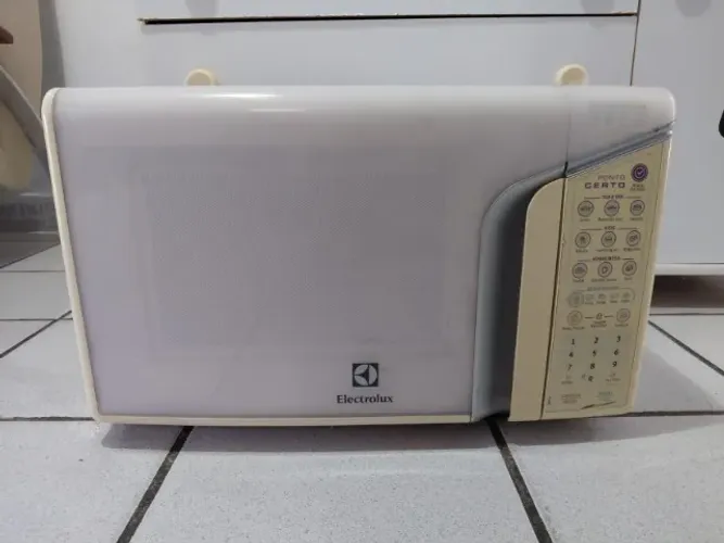 micro-ondas com defeito
