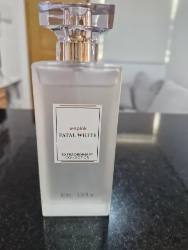 Perfume fatal white wepink
