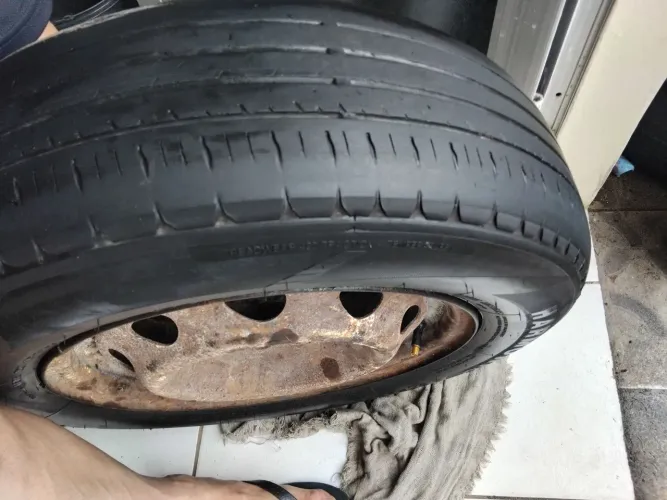 Pneu baratinho pra estepe aro 14 175/75 R14 deixo pneu montado no local
