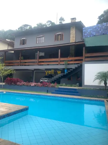 Casa em Condomínio Fechado em Mairiporã-SP: 600m², 3 dormitórios, 5 banheiros, por R$3,5M