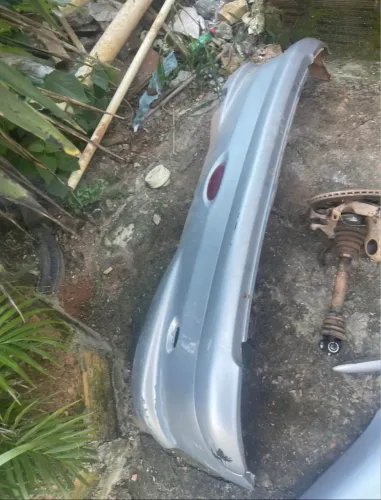 Pára-choque traseiro do Peugeot 206