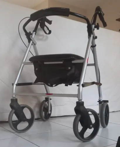 Andador de Alumínio 4 rodas