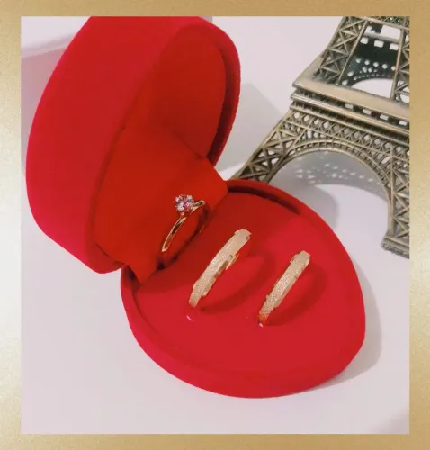 Par de Alianças Chanfradas Diamantadas 4mm + Solitário. Promoção Dia dos Namorados!