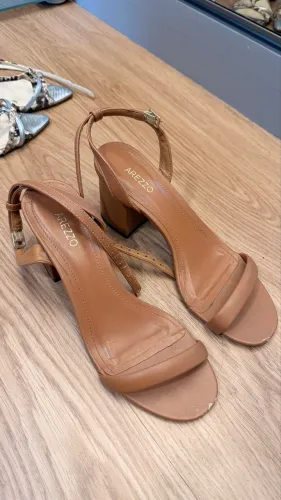Sandália AREZZO caramelo tam 38