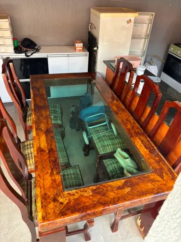 Mesa e cadeiras