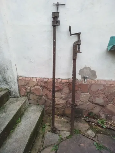 SARGENTOS. DE MARCENARIA PERFIL T (+50anos de uso)