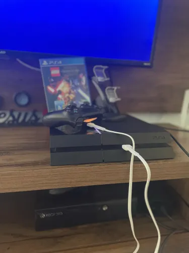 PS4 em ótimo estado!!