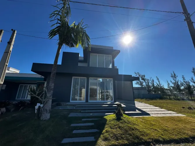 Alto padrão a apenas 150 metros do mar. Um projeto que une sofisticação, conforto e exclus