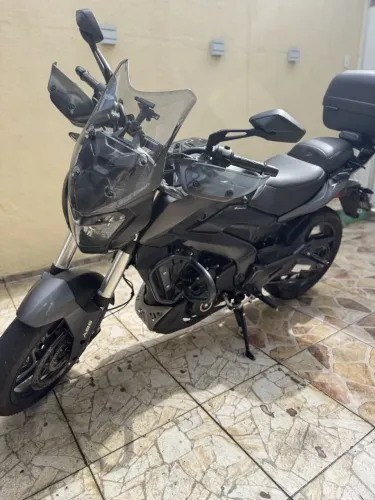 Moto Bajaj dominar 400 2025