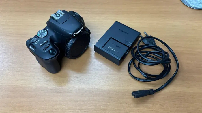 Canon Sl2 com bateria extra 