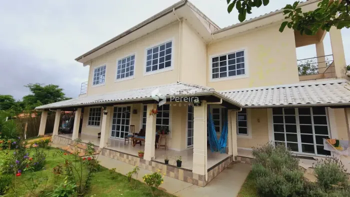 Imóvel para venda possui 1500m² com 4 quartos em Centro - Simão Pereira - MG