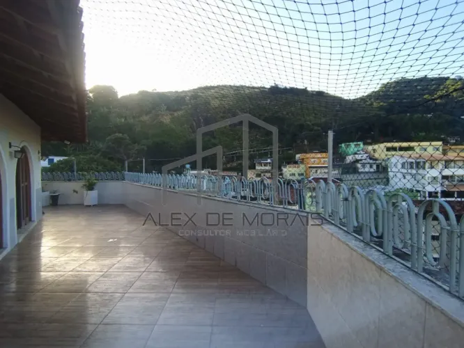 Excelente cobertura com 5 quartos e uma varanda que circunda o apartamento com uma area go