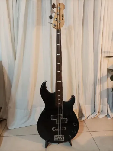 Baixo Yamaha 424. Fretless