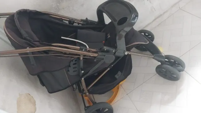Banheira com Suporte 120,00/ Carrinho 250,00/ berço com colchão 400,00